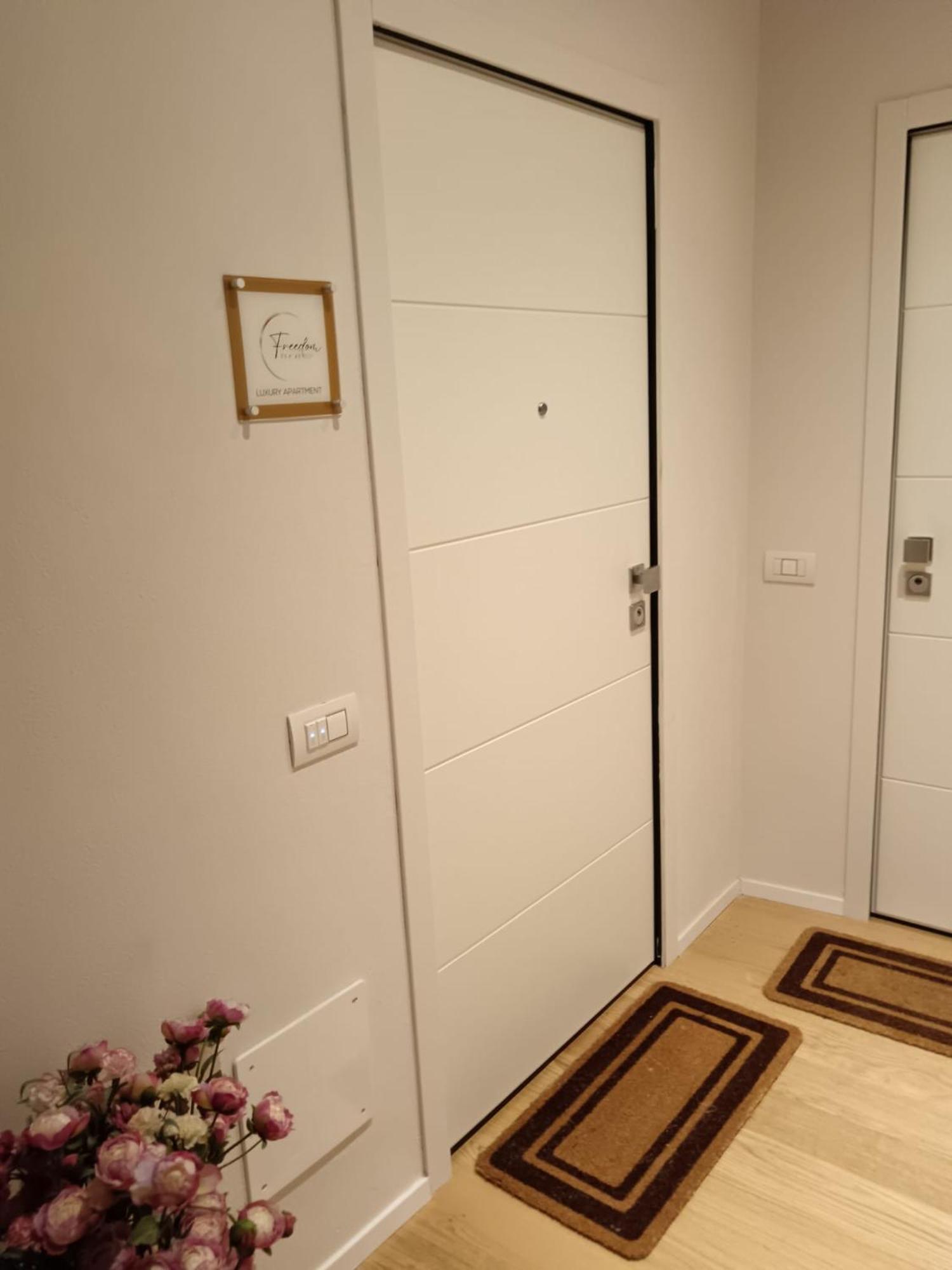 Freedom Suites Парма Екстер'єр фото